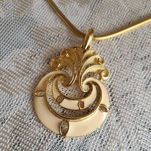 Vintage Retro J. Jay Gold Tone Pendant Necklace